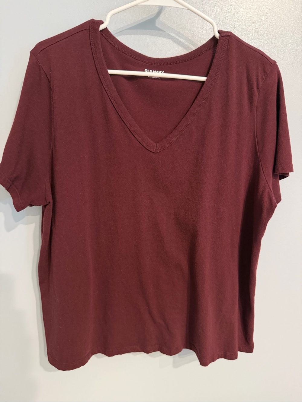 Old Navy Short Sleeve V-Neck Tee in Burgundy Wine